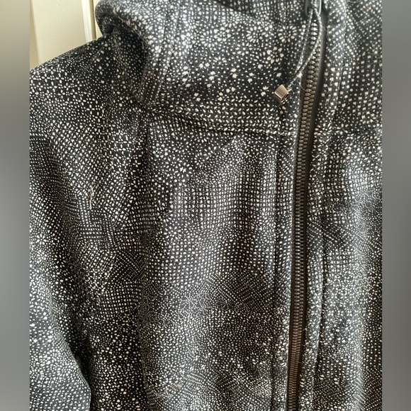 Lululemon Hoodie with filigree design - Picture 2 of 4
